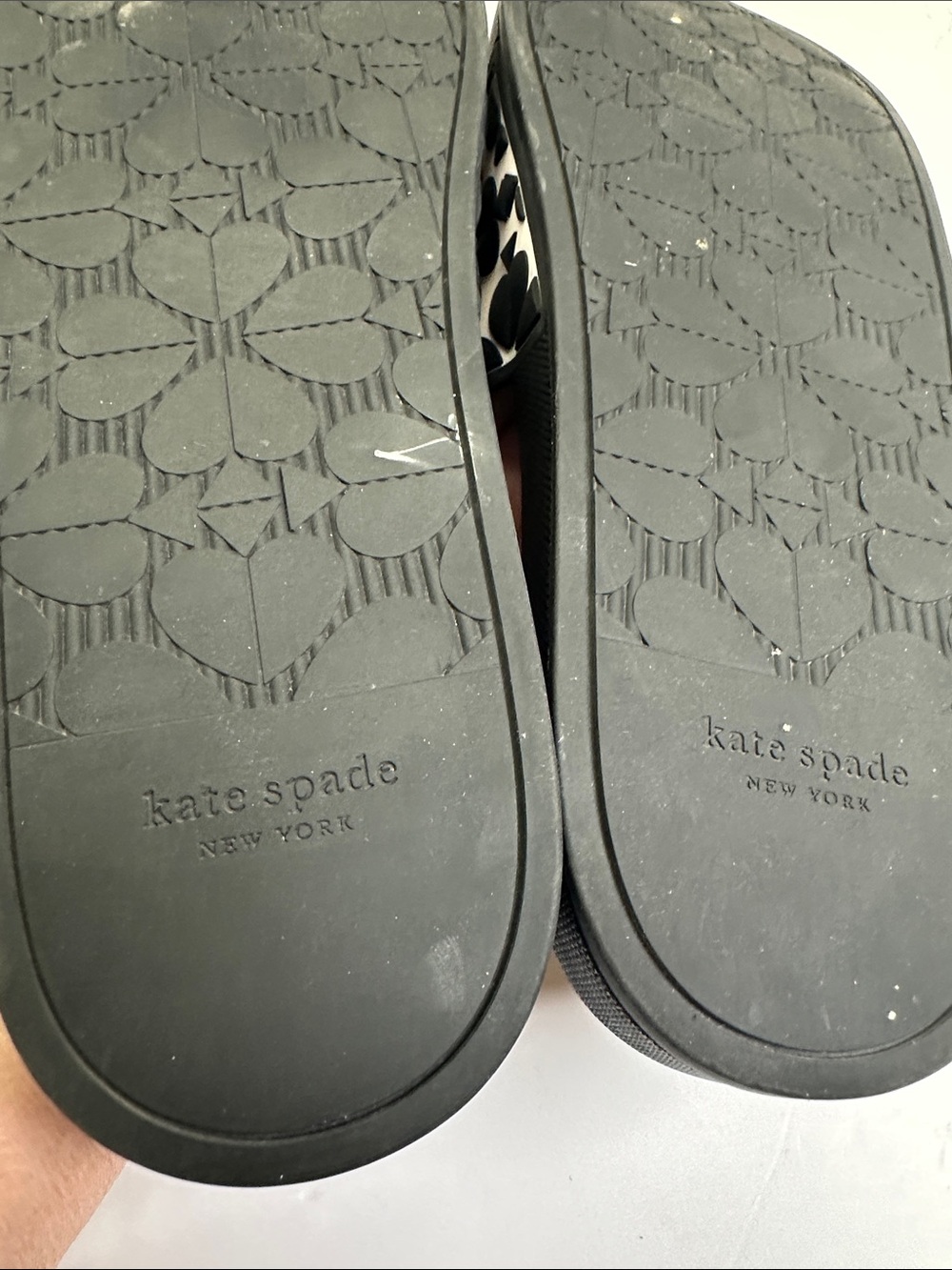 Kate Spade New York Olympia Slides, Black & White Flip Flop Sandals Size 10 - Picture 9 of 9